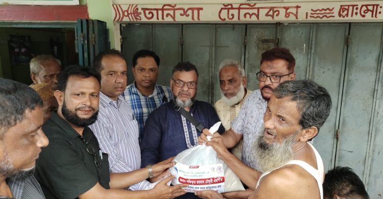 ওসমানীনগরে প্রতিমন্ত্রী শফিক চৌধুরীর পক্ষ থেকে ত্রাণ সমাগ্রী বিতরণ