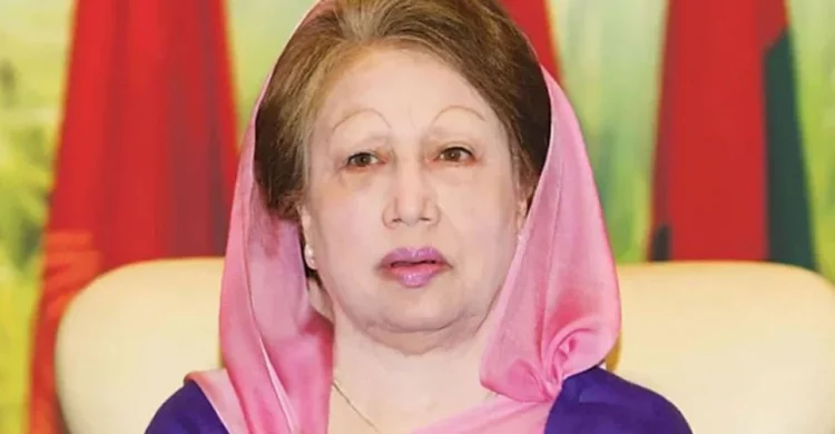 পাসপোর্ট হাতে পেলেন খালেদা জিয়া