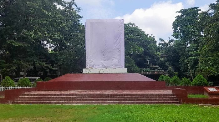 সিলেটে বঙ্গবন্ধুর ম্যুরালে শ্রদ্ধা জানাতে যায়নি কেউ