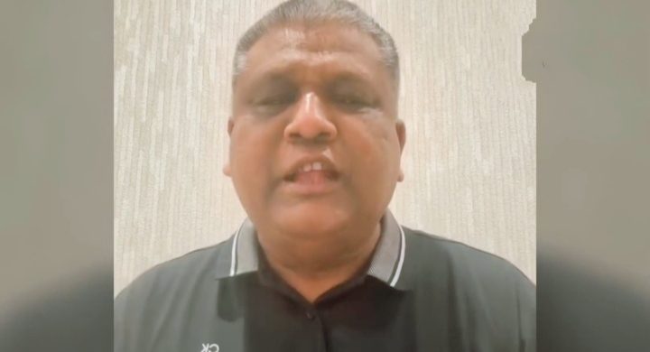 শেখ হাসিনা এখনও বাংলাদেশের প্রধানমন্ত্রী বলে ফেসবুকে আনোয়ারুজ্জামান চৌধুরী লাইভ