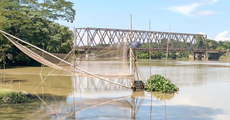এক বছর পর উন্মুক্ত ওসমানীনগরের সাদিখাল, অবৈধ ভাবে মাছ ধরায় ইউএনওর নিকট অভিযোগ
