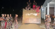 সিলেটে বালুবাহী ট্রাকের ভেতর অর্ধ কোটি টাকার চিনি