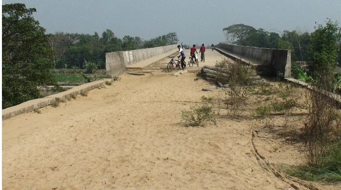 মৌলভীবাজারে কাজে লাগছে না ৩২ কোটি টাকার সেতু