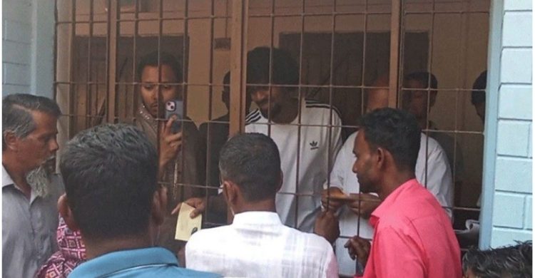 নিজ গ্রামে দেড় শতাধিক মানুষের মধ্যে ১০ লাখ টাকা বিতরণ করলেন ফুটবলার হামজা