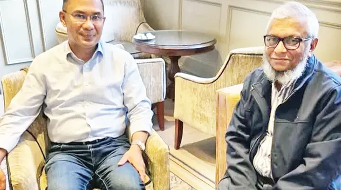 লন্ডন থেকে আরিফের বার্তা : ‘চমক নিয়ে আসছি’