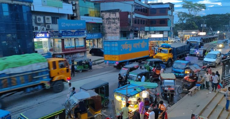 গোয়ালাবাজারে চুর-পুলিশ খেলা : সকালে উচ্ছেদ, বিকেলে দখল