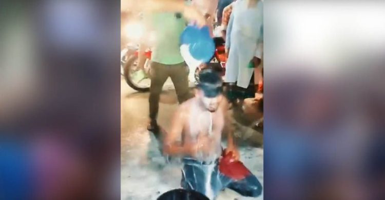 অনলাইন জুয়ায় সর্বস্বান্ত হয়ে দুধ দিয়ে গোসল যুবকের