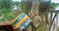 সুনামগঞ্জে ট্রাকসহ ভেঙে পড়ল সেতু