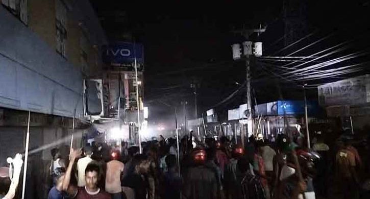 ব্রাহ্মণবাড়িয়ায় রাতে টর্চলাইট জ্বালিয়ে সংঘর্ষ, ইউএনও-ওসিসহ আহত ৩০