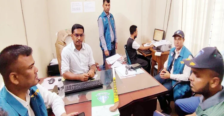 রেজিস্ট্রেশনের নামে ঘুষ বাণিজ্য : সিলেট বিআরটিএ অফিসে মিলল হকিস্টিক, ব্ল্যাংক চেক, টাকা