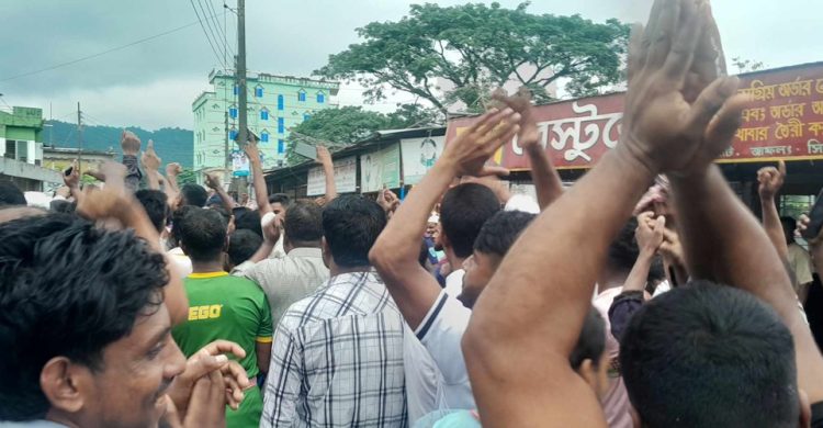 জাফলংয়ে উপদেষ্টা ফাওজুল-রিজওয়ানার গাড়িবহর আটকে শ্রমিক-জনতার ভুয়া-ভুয়া স্লোগান