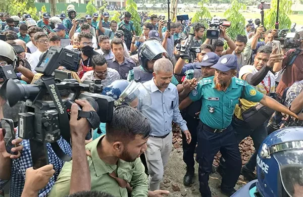 পেছনের গেট দিয়ে মাইলস্টোন ক্যাম্পাস ছাড়লেন ২ উপদেষ্টা
