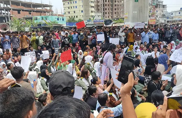 উত্তাল মাইলস্টোন কলেজ: ‘লাশের সংখ্যা লুকানো হচ্ছে’ বলে সন্দেহ শিক্ষার্থীদের, বিক্ষোভ, ৬ দফা দাবি