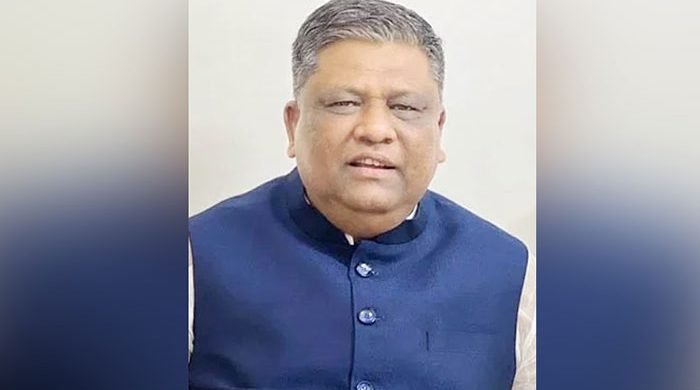বিদেশে পাড়ি দেওয়ার পর ‘দেশত্যাগে নিষেধাজ্ঞা’ আনোয়ারুজ্জামান চৌধুরীর