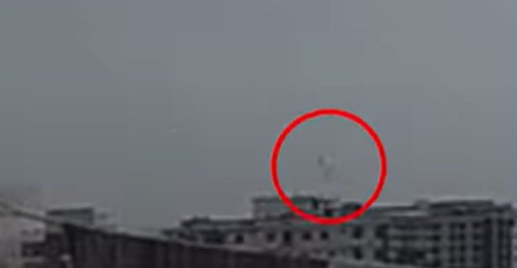 বিমান দু র্ঘ ট না র ভয়াবহ দৃশ্য ধরা পড়ল সিসিটিভি ক্যামেরায়