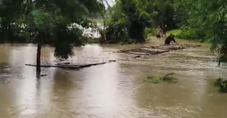 পাহাড়ি ঢলে ভেসে গেল চুনারুঘাটের ব্রিজ