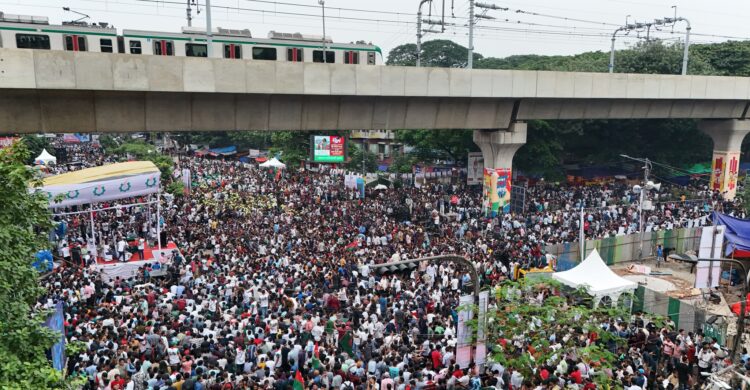 ছাত্রদলের নেতা-কর্মীদের স্লোগানে মুখর শাহবাগ, সমাবেশ চলছে