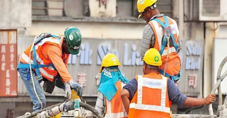 বাংলাদেশি কর্মীদের জন্য ‘সুখবর’ দিল মালয়েশিয়া সরকার