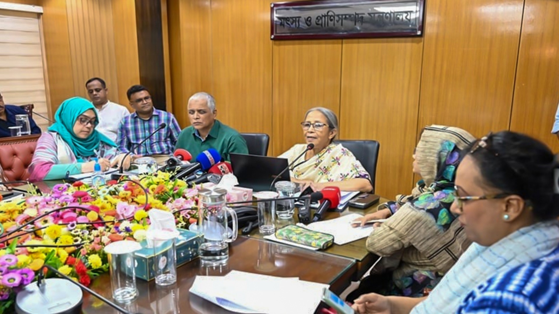 ইলিশের চড়া দাম নিয়ন্ত্রণে ব্যর্থতা স্বীকার মৎস্য উপদেষ্টার