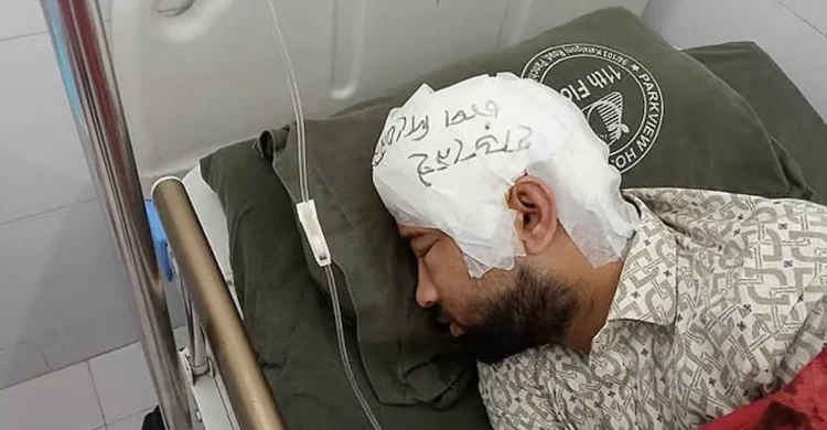‘হাড় নেই, চাপ দেবেন না’ চবি শিক্ষার্থীর মাথায় সতর্কবার্তা