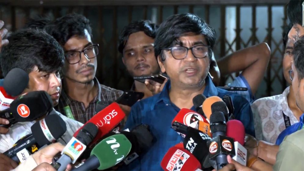 এবার অনিয়মের অভিযোগ তুলে পদত্যাগ করলেন জাকসু নির্বাচন কমিশনার