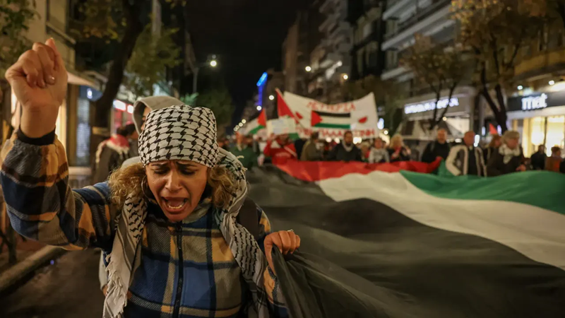 সুমুদ ফ্লোটিলা আটকে দেওয়ায় বিশ্বজুড়ে বিক্ষোভ