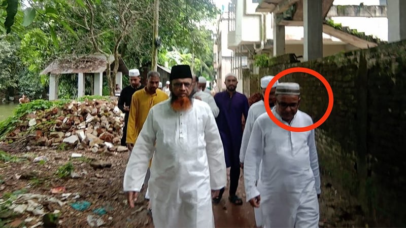 আ.লীগ নেতাকে নিয়ে জামায়াতের এমপি প্রার্থীর গণসংযোগ, বিরূপ প্রতিক্রিয়া