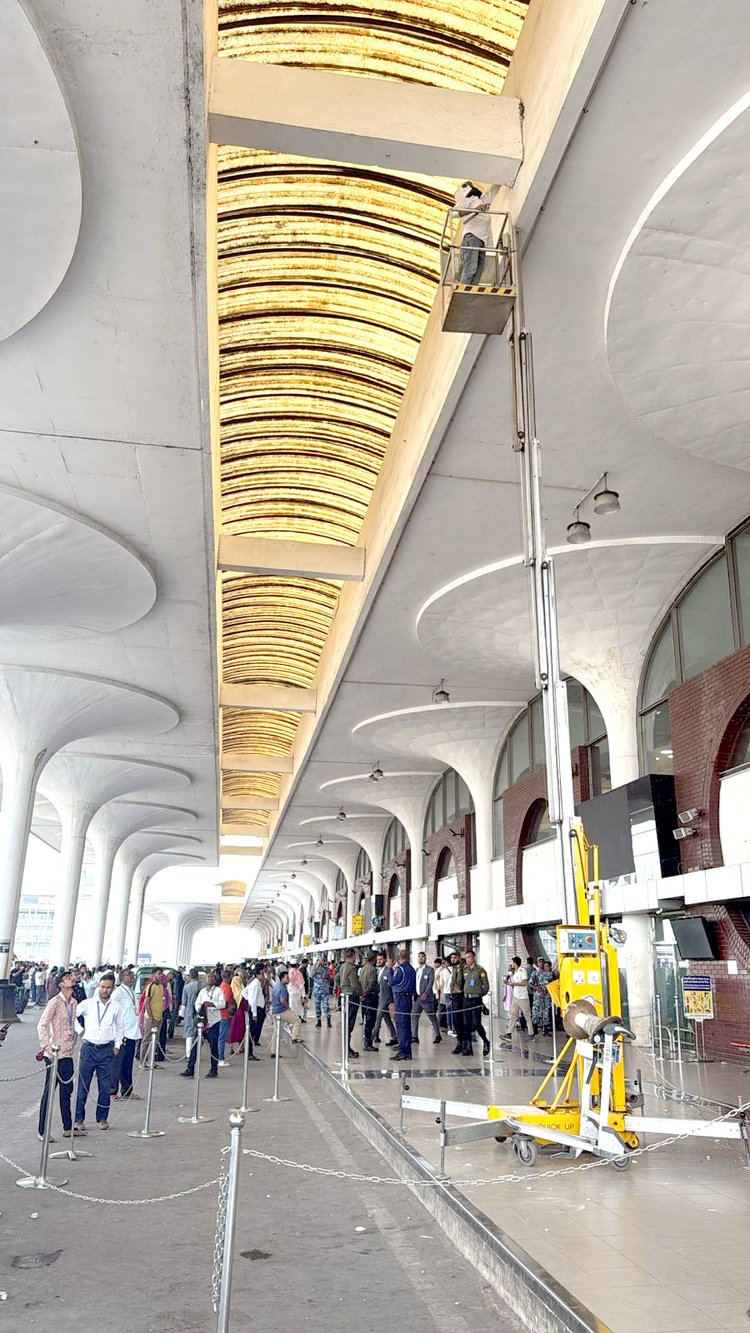 ভূমিকম্পে খসে পড়ল শাহজালালের টার্মিনাল-২-এর পলেস্তারা