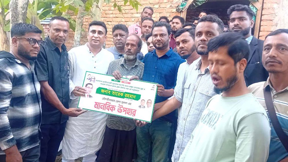 জুড়ীতে বিষে মরল ৩৩৫ হাঁস : অসহায় খামারিকে তারেক রহমানের আর্থিক সহায়তা